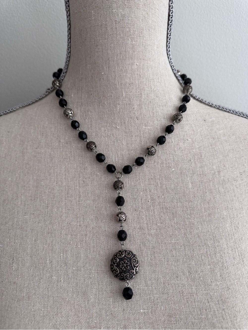 Vintage 90s Rosary-style Y-Necklace w/ Black, Rose-motif Silver Beads & Pendant!